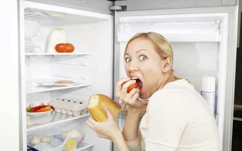 Переедание провоцирует наш мозг